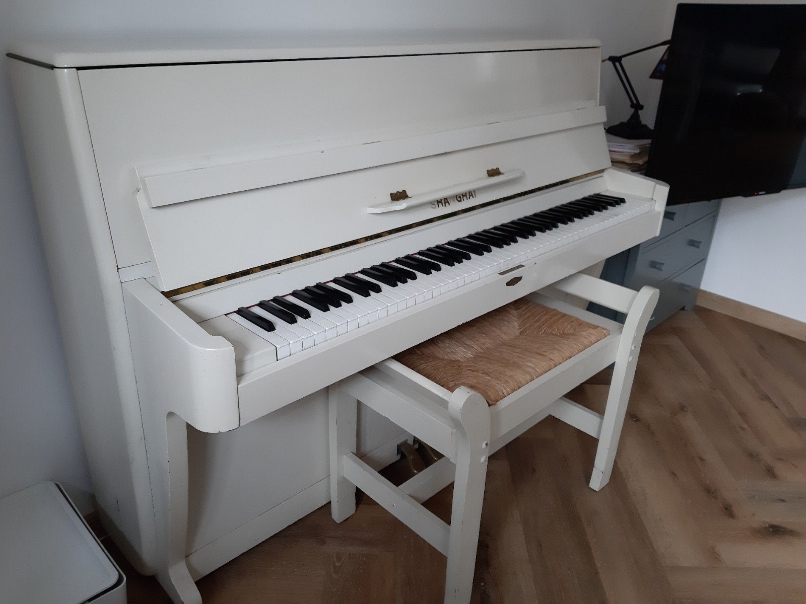 Witte Shanghai Piano - Gebruikt met lichte beschadigingen, Ophalen, Gebruikt, Wit, Piano
