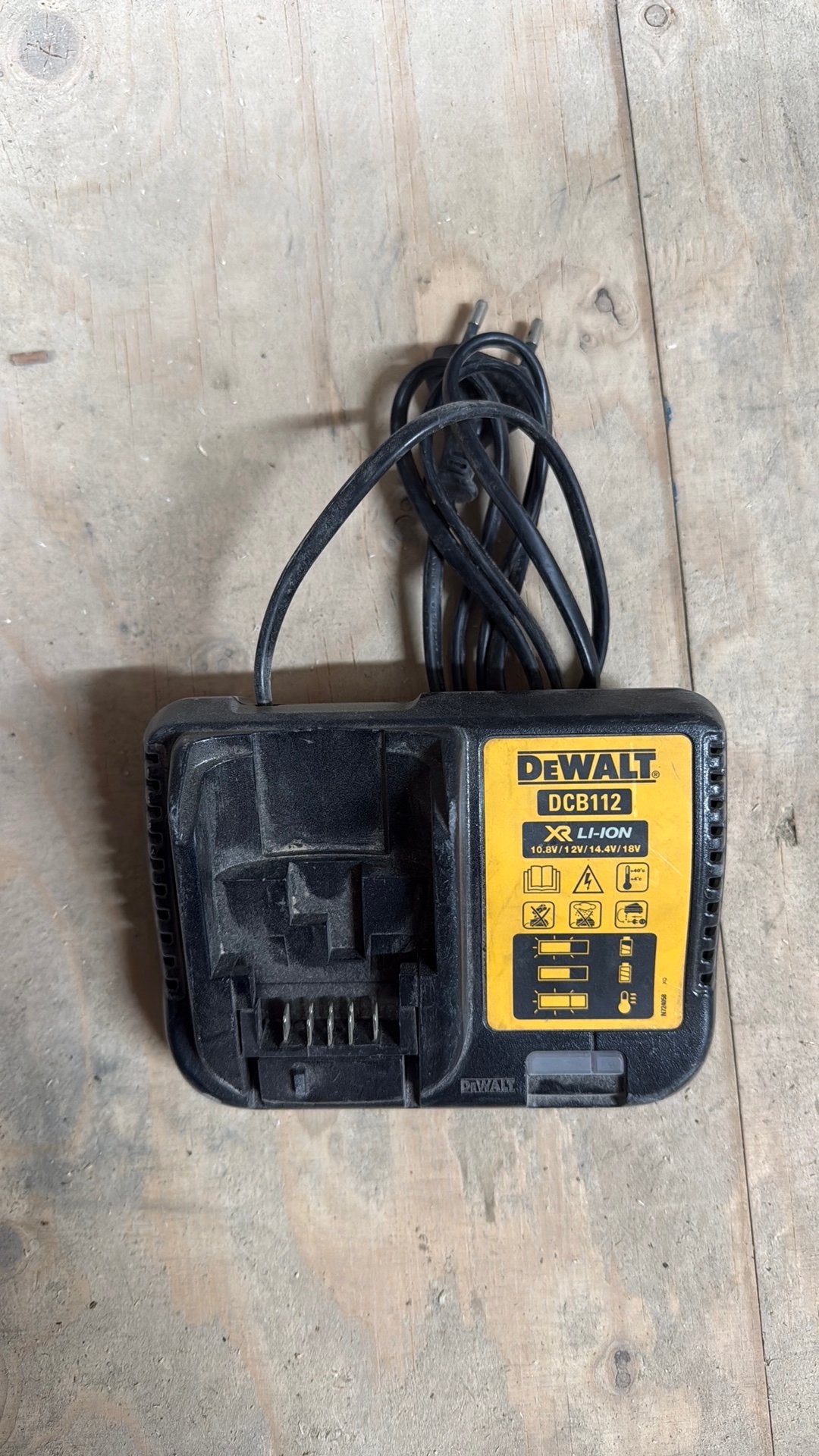 Dewalt lader nieuw, Ophalen of Verzenden, Zo goed als nieuw