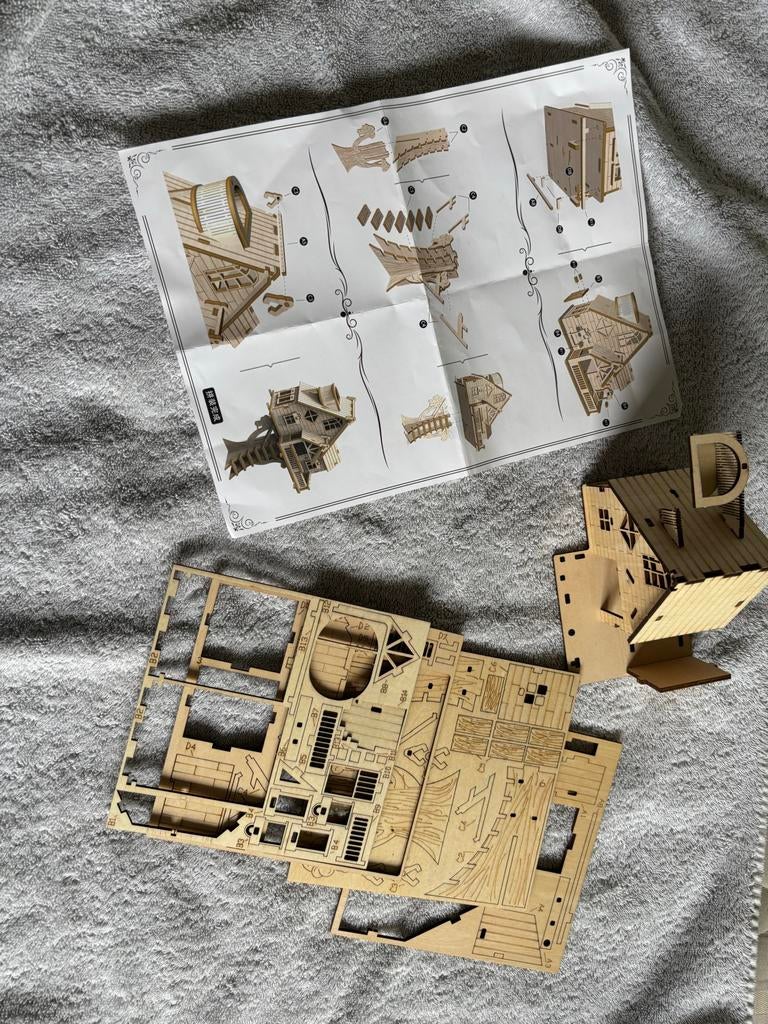 Bouwpakket Huisje - Miniatuurhuisje van Hout, Ophalen of Verzenden, Zo goed als nieuw