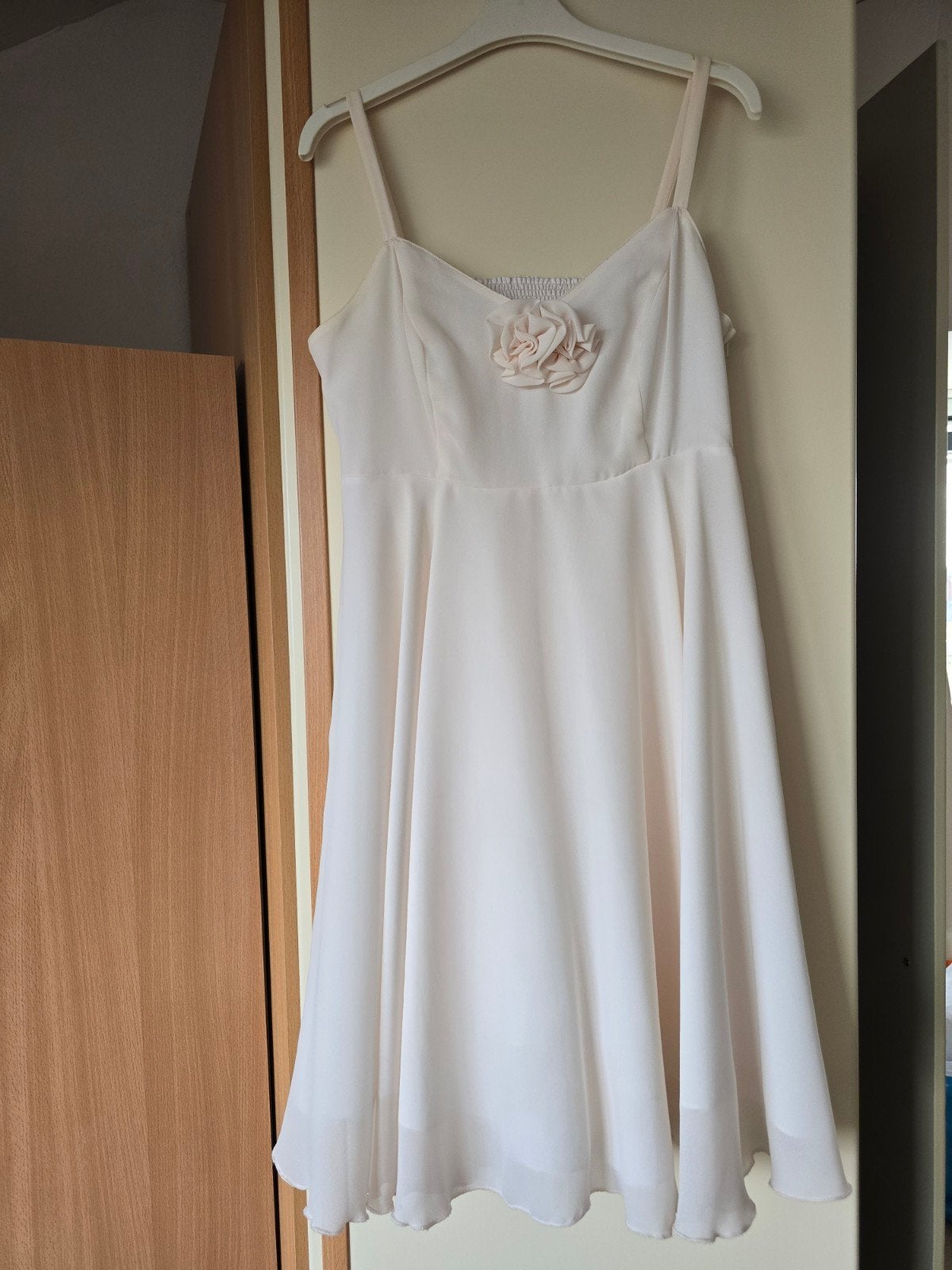 Romantische vintage chiffon jurk met bloem, Ophalen of Verzenden, Zo goed als nieuw, Maat 38/40 (M), Wit