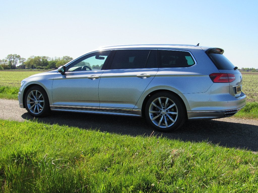 Volkswagen Passat 1.4 TSI 110KW ACT Variant DSG 2018 Grijs, Auto's, Volkswagen, Dealer onderhouden, 4 cilinders, Leder, 19 km/l