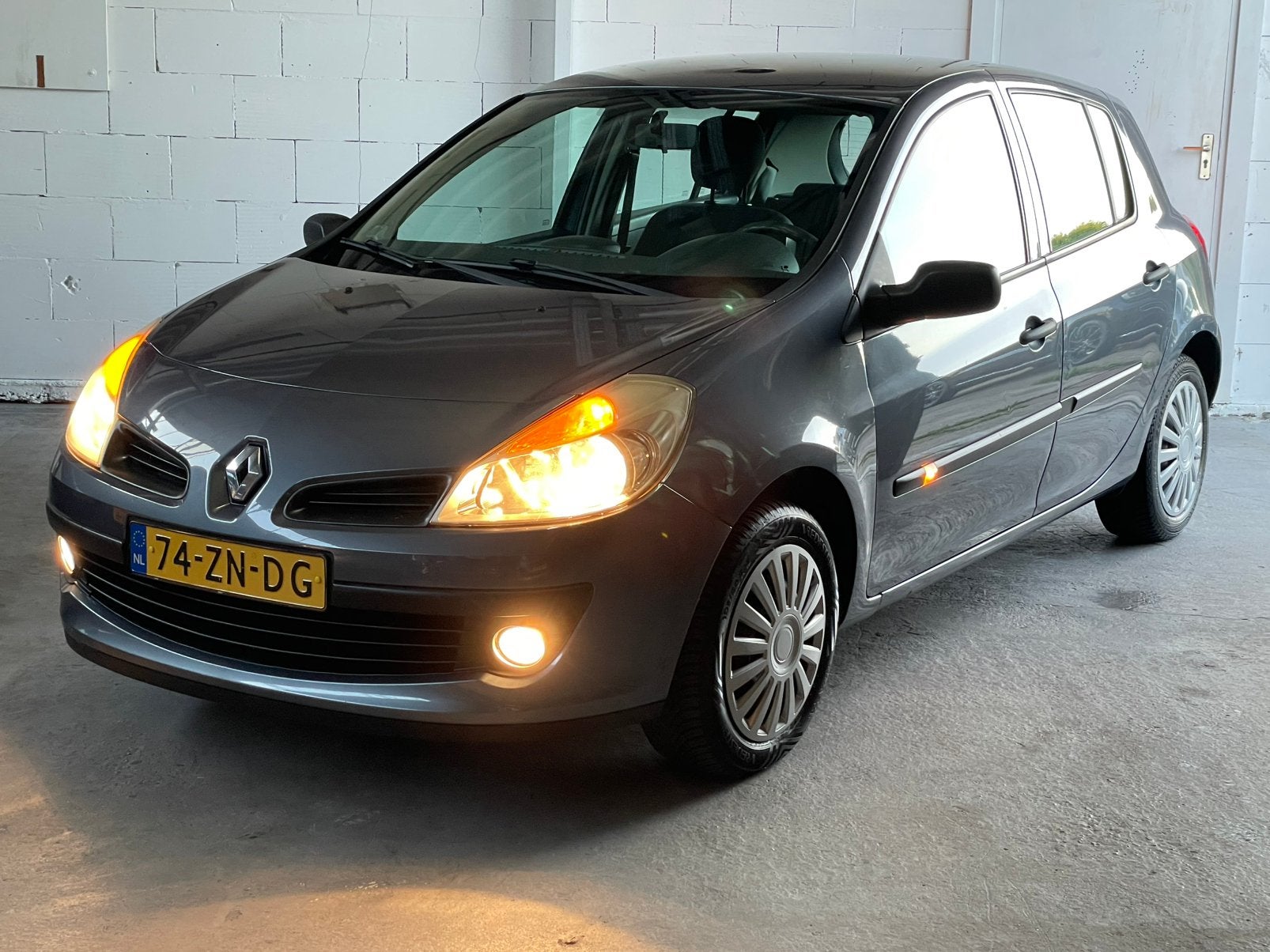 Renault Clio 1.2 5DRS 2008 APK 3-2027 • AIRCO • NAP • KOOPJE, Auto's, Renault, Bedrijf, Clio, Benzine, B, Hatchback, Handgeschakeld