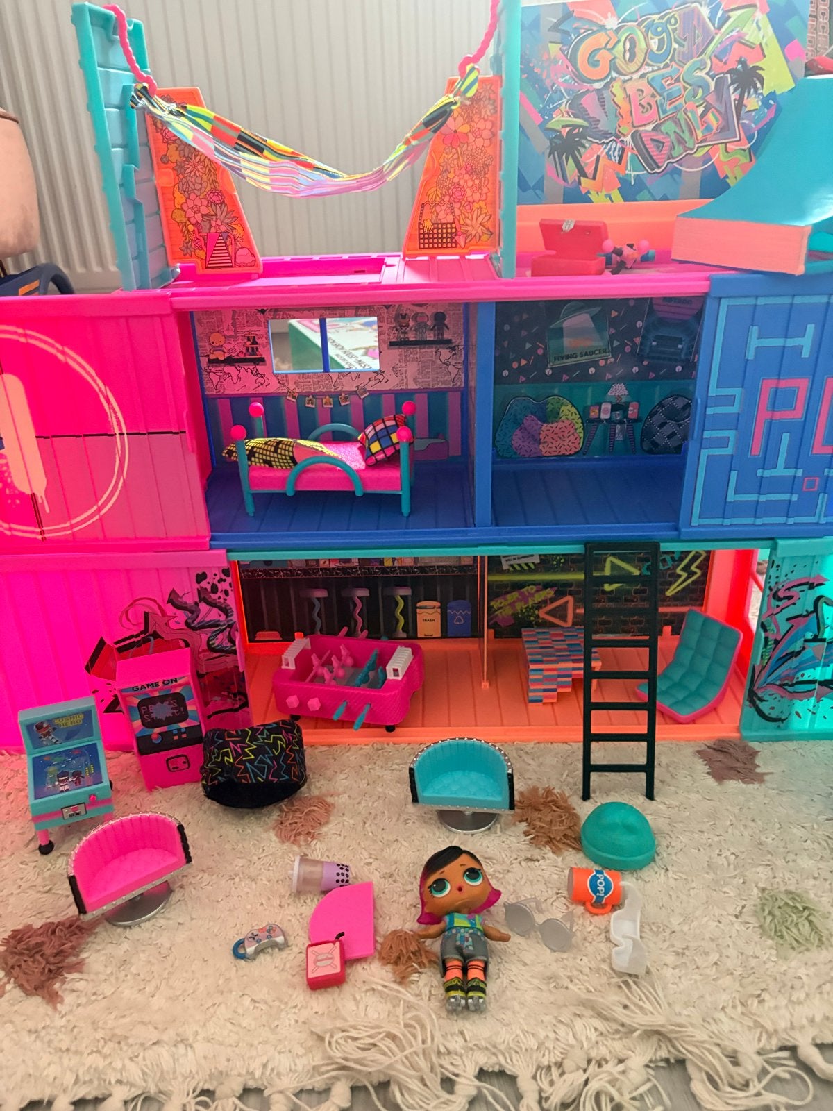 LOL Surprise! Speelhuis met accessoires - Fashion show house, Ophalen of Verzenden, Gebruikt, Poppenhuis