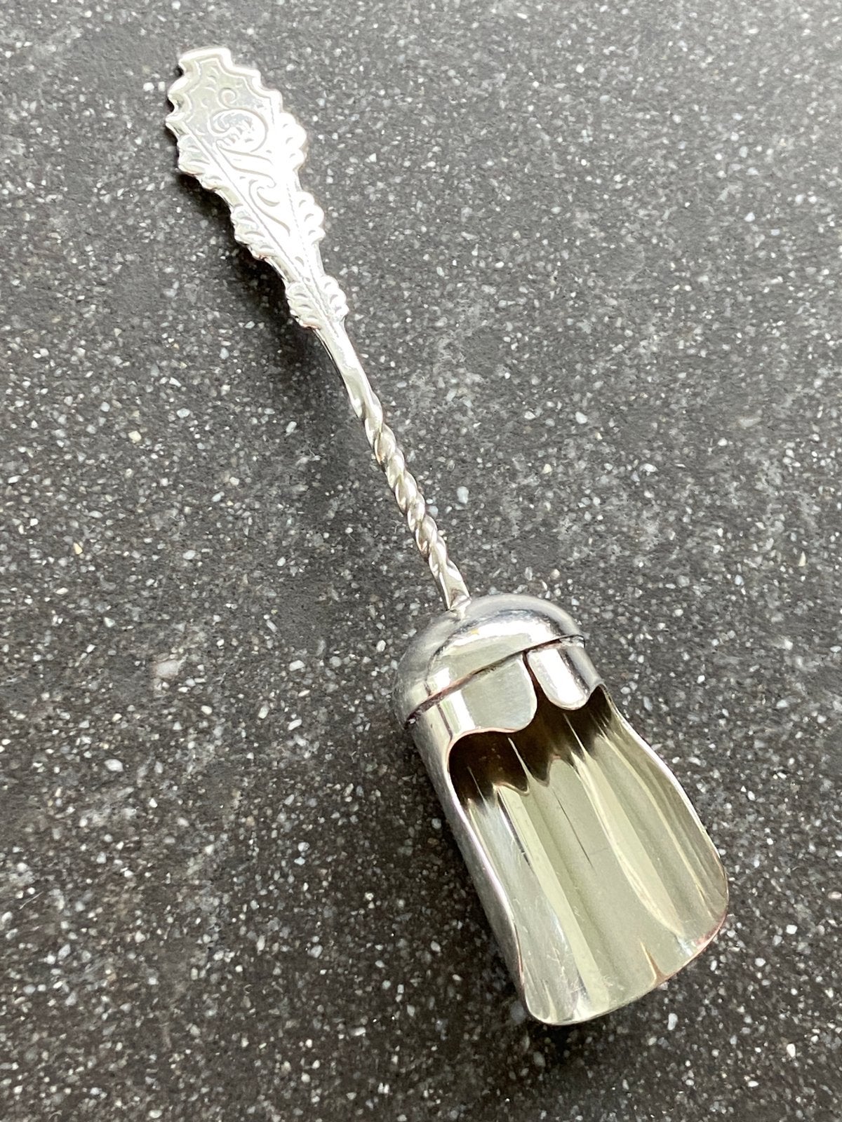 Antieke suikerschep Biedermeier patroon gedraaide steel, Ophalen of Verzenden