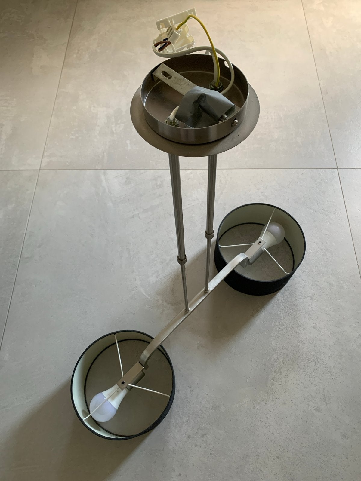 Moderne plafondlamp met twee verstelbare spots, Ophalen, Gebruikt, Metaal, E27 (groot)