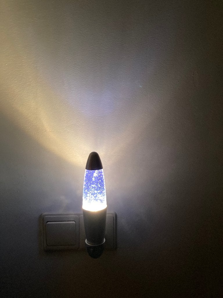 Waaklampje lavalamp stekkerlampje nachtlampje noodlampje, Kunststof, Ophalen of Verzenden, Zo goed als nieuw, Rustiek
