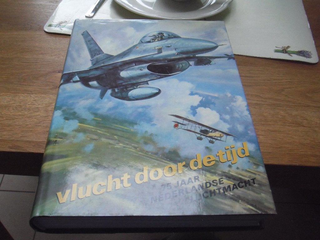 Vlucht door de tijd (75 jaar nederlandse luchtmacht), Ophalen of Verzenden, Zo goed als nieuw, Vliegtuig