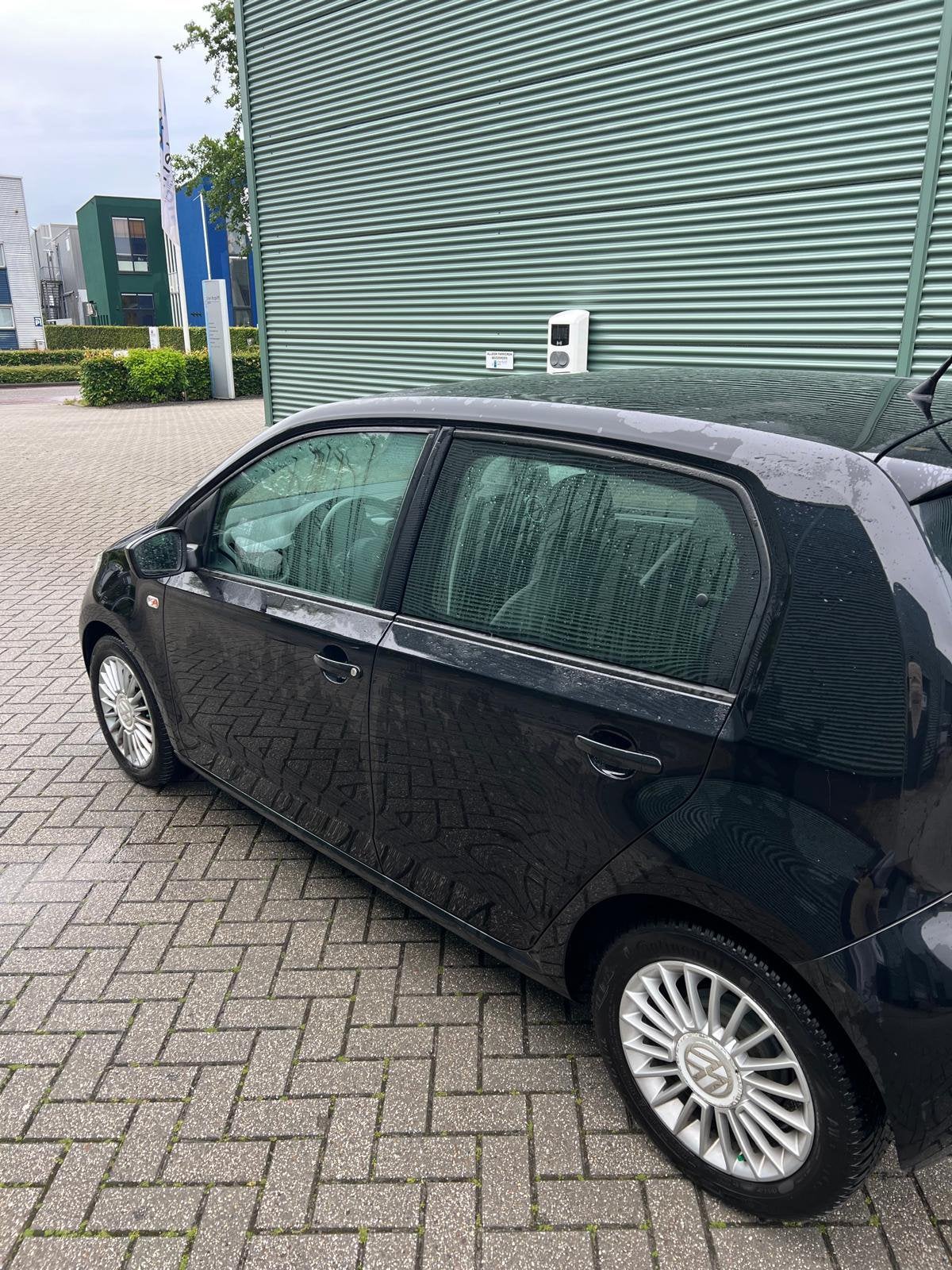 Zeer mooie Volkswagen up! 4 DRS 2016 Zwart, Voorwielaandrijving, Stof, 840 kg, 4 stoelen