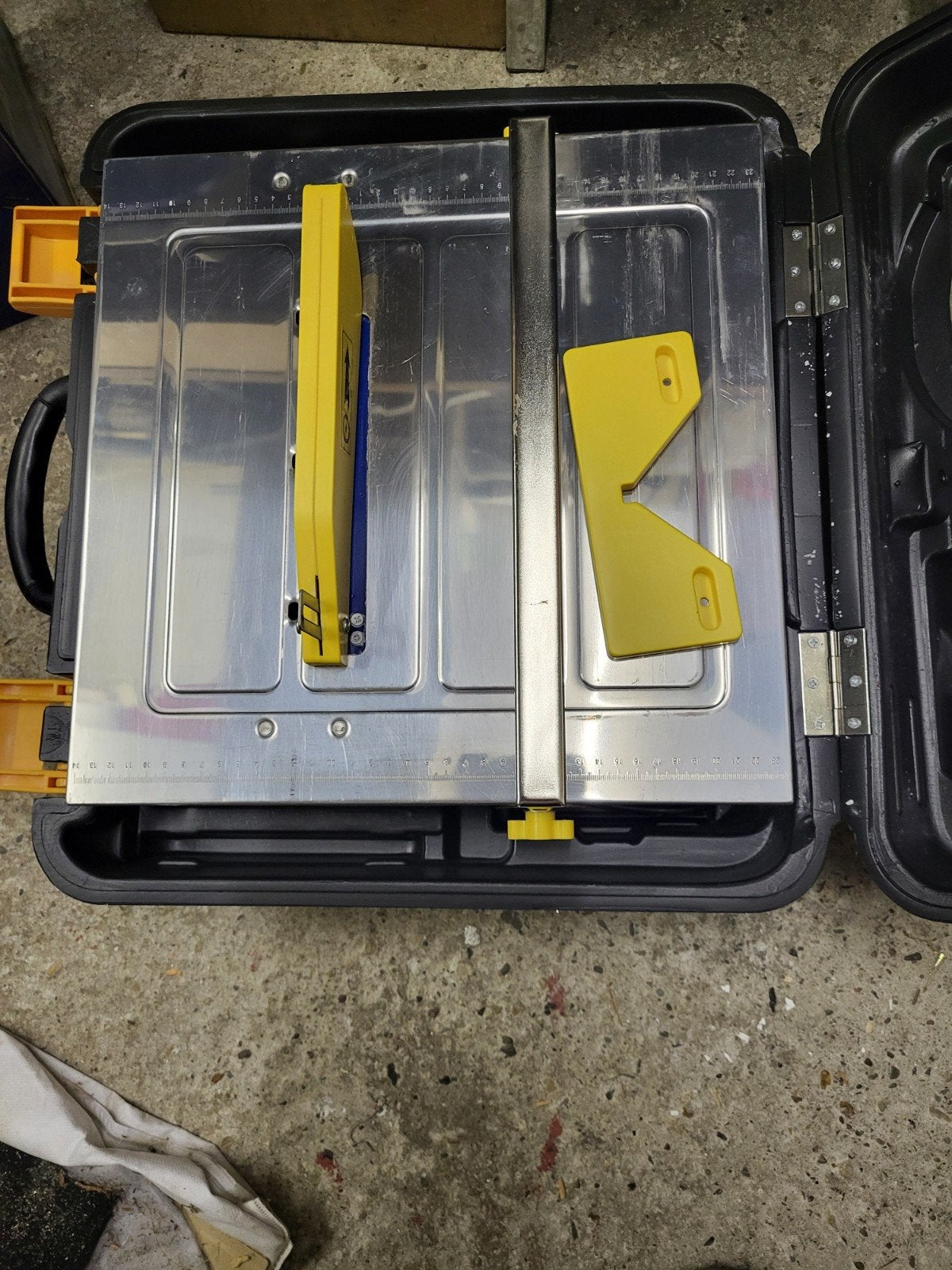tegel zaagtafel machine, Ophalen, Gevuld, Zo goed als nieuw