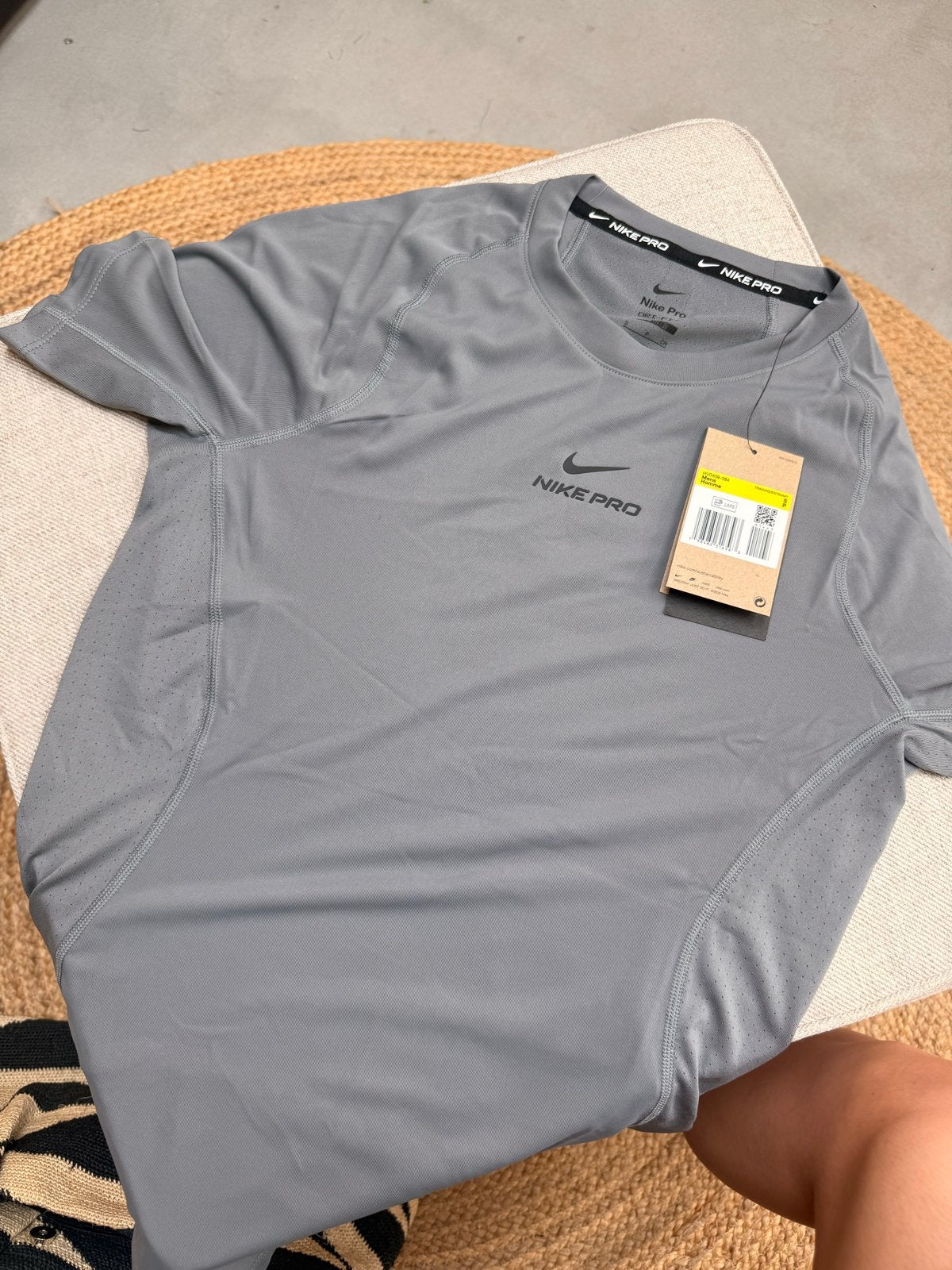 Nike Pro Trainingsset: T-shirt en Shorts (Nieuw), Verzenden, Nieuw, Armen, Overige typen