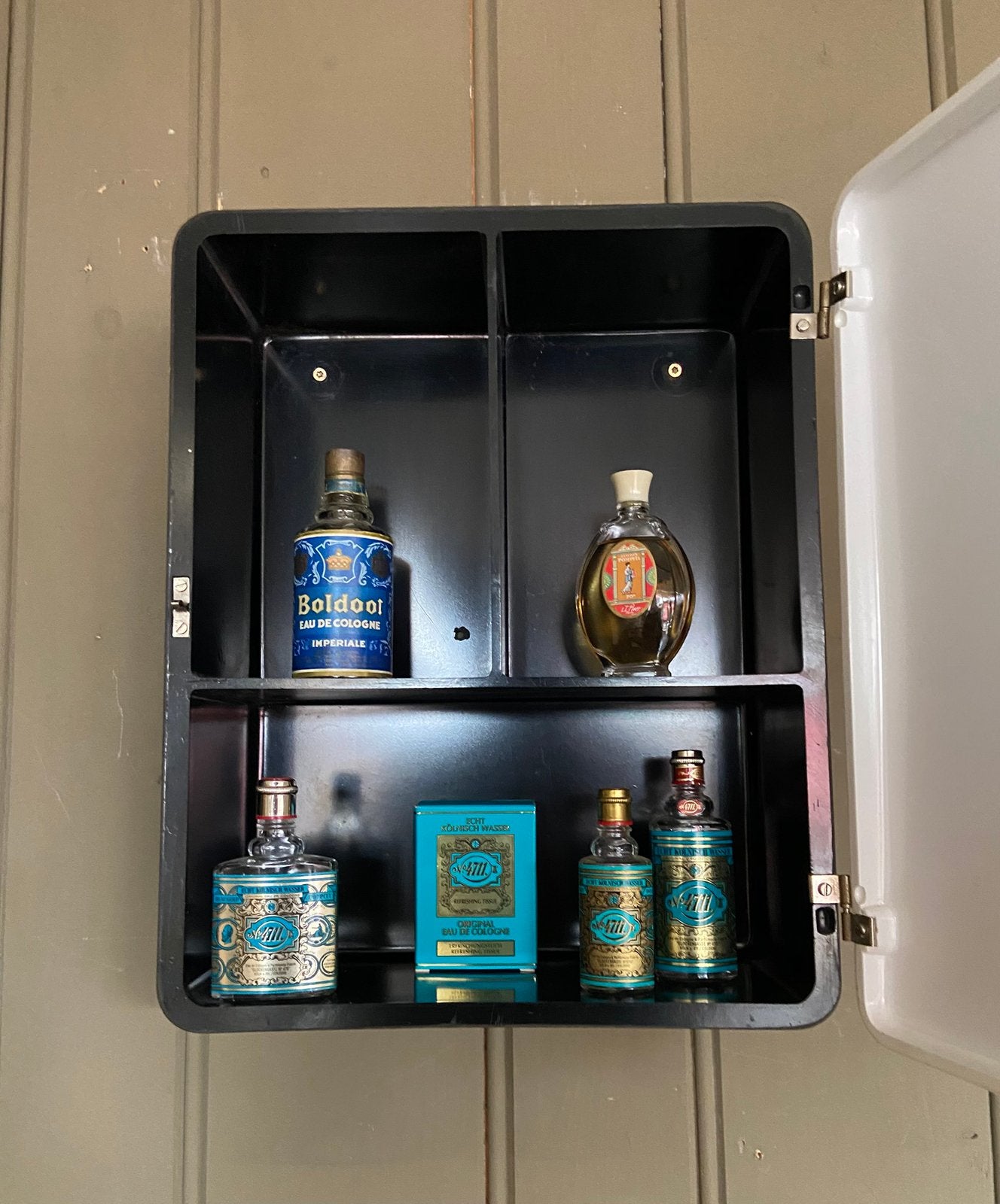 Vintage medicijnkastje retro bakkeliet toiletkastje jaren 50, Minder dan 50 cm, Overige typen, Ophalen of Verzenden, Zo goed als nieuw