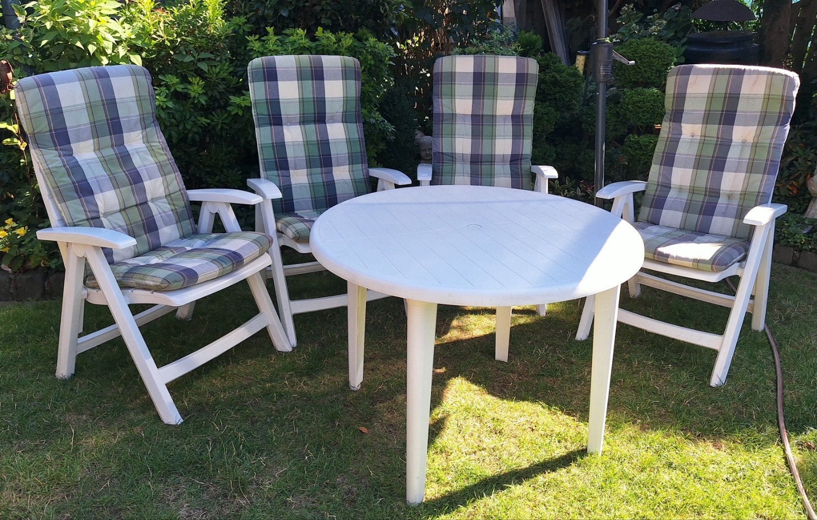 Hartman tuintafel 1m doorsnee  met 4 stoelen, Ophalen, Gebruikt, Kunststof