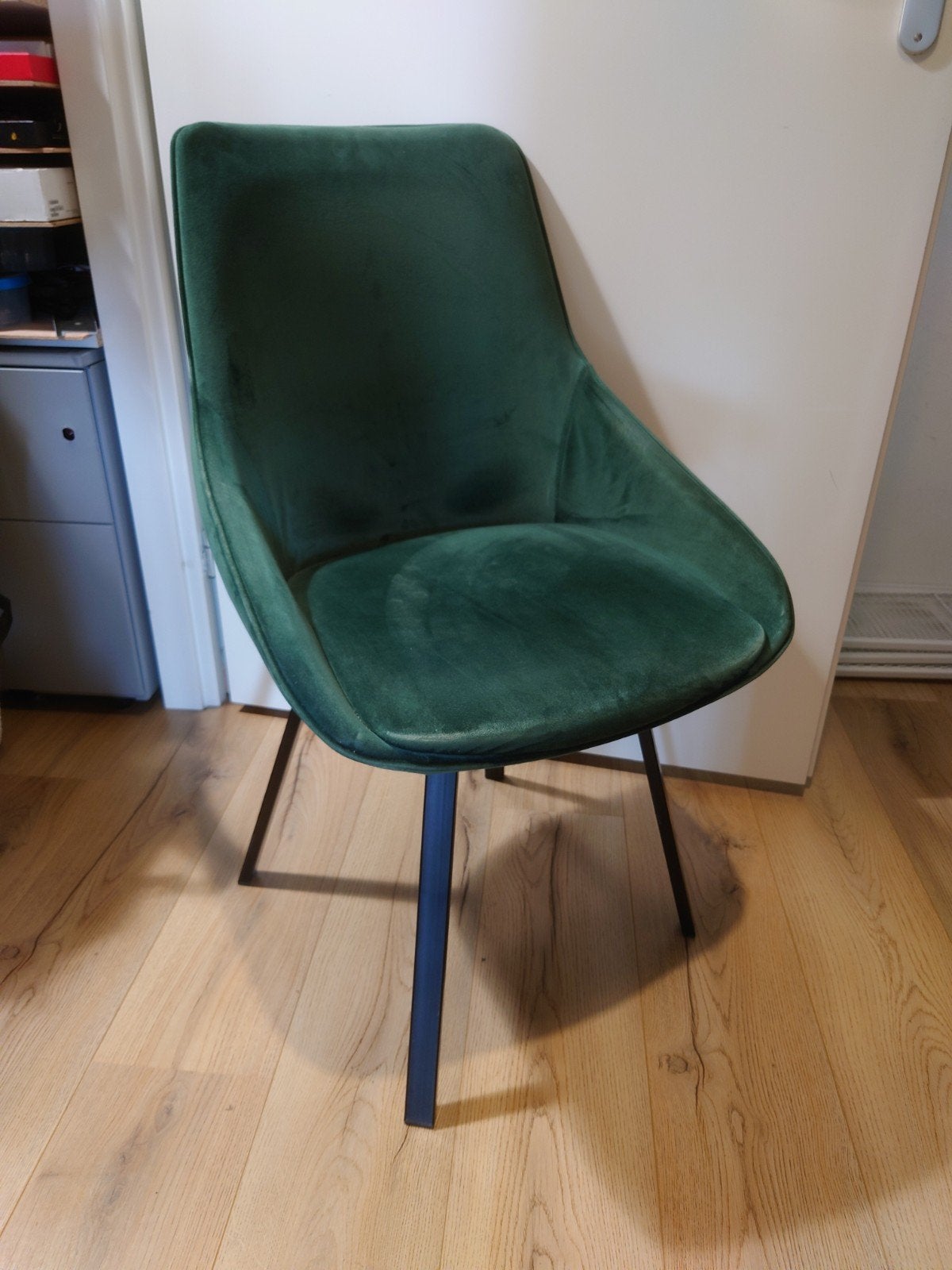 2x By-Boo Eetkamerstoel Beau Velvet Groen Suede, Huis en Inrichting, Ophalen of Verzenden, Zo goed als nieuw, Overige kleuren