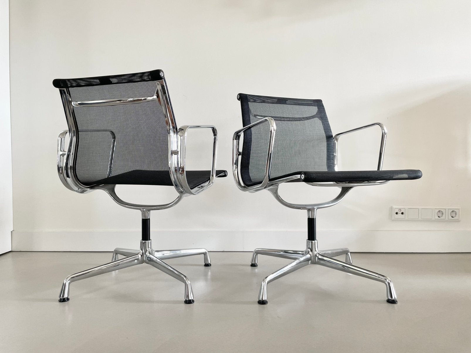 10x Vitra Eames ea108 stoelen / bureaustoelen netweave zwart, Zwart, Zo goed als nieuw, Nvt, Nvt