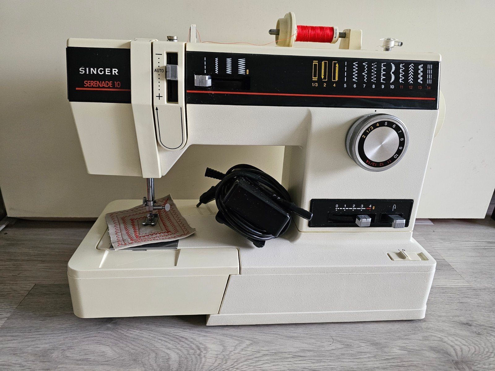 Naaimachine singer, Hobby en Vrije tijd, Naaimachines en Toebehoren, Ophalen, Zo goed als nieuw, Naaimachine, Singer