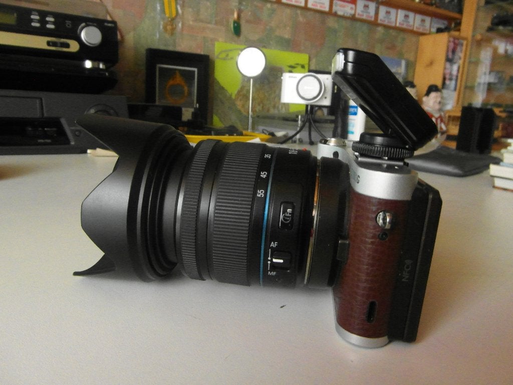 Samsung NX300 met 13.5-5.6 18-55mm OIS I-functie, Lensdop, Beeldstabilisatie, Ophalen of Verzenden, Zo goed als nieuw