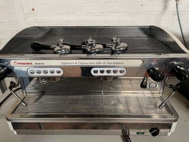Espressomachine Faema E98  2 groep, Witgoed en Apparatuur, Koffiezetapparaten, Zo goed als nieuw, Espresso apparaat, Stoompijpje