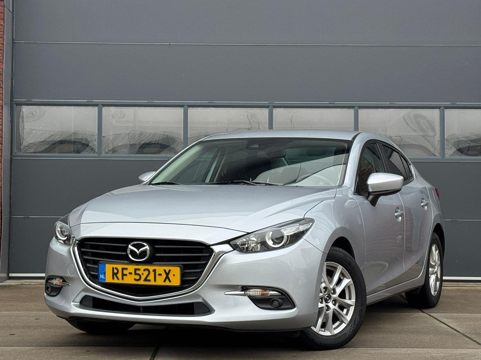 Mazda 3 Skyactive-g 120 pk 2017 Grijs, Auto's, Voorwielaandrijving, 1998 cc, Stof, 4 cilinders