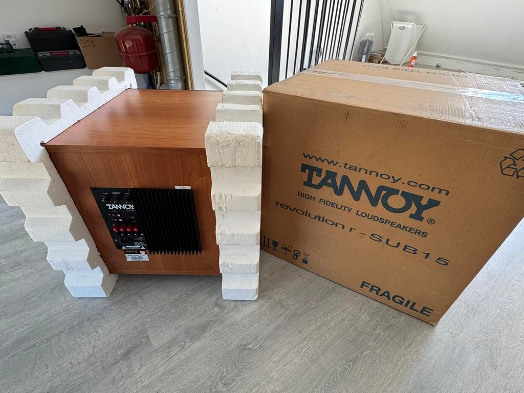 Tannoy Revolution r-sub15, Ophalen, Zo goed als nieuw, Audio