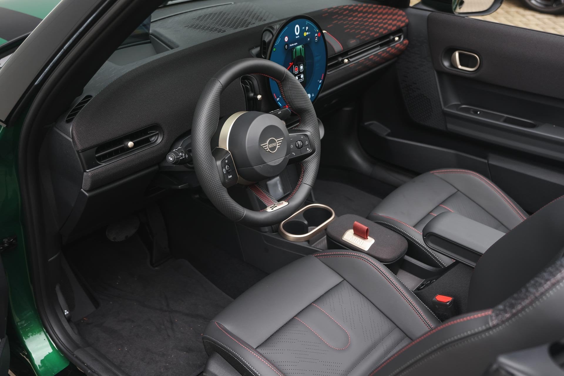 MINI Cabrio Cooper C Automaat / JCW / Pakket XL / 18" JCW La, 1998 cc, 15 km/l, Zwart, 4 stoelen
