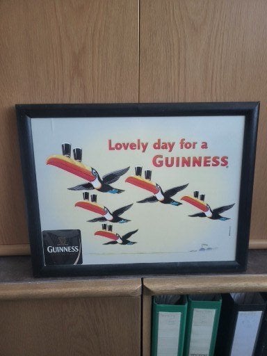 GUINNESS BEER -339-GUINNESS VLIEGENDE BIER BRIGADE., Verzamelen, Biermerken, Ophalen, Nieuw, Reclamebord, Plaat of Schild, Overige merken