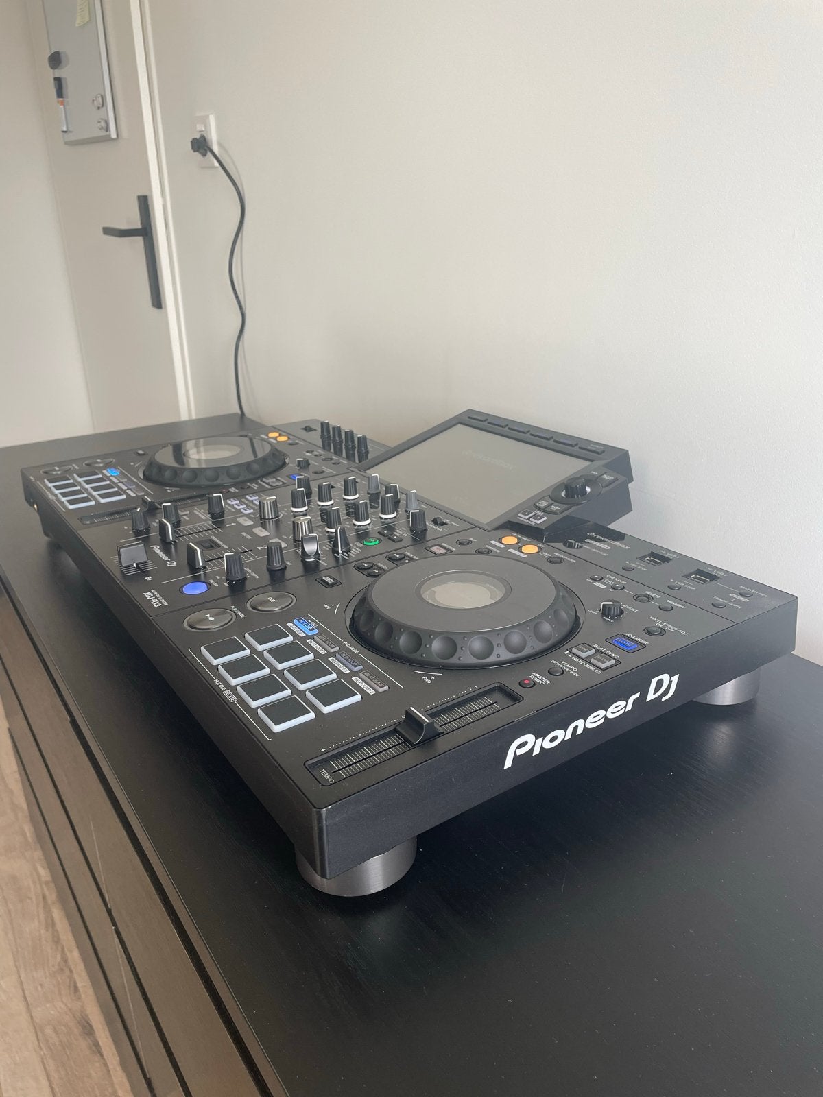 Foto 3 van Pioneer DDJ-RX3 met Decksaver en originele doos