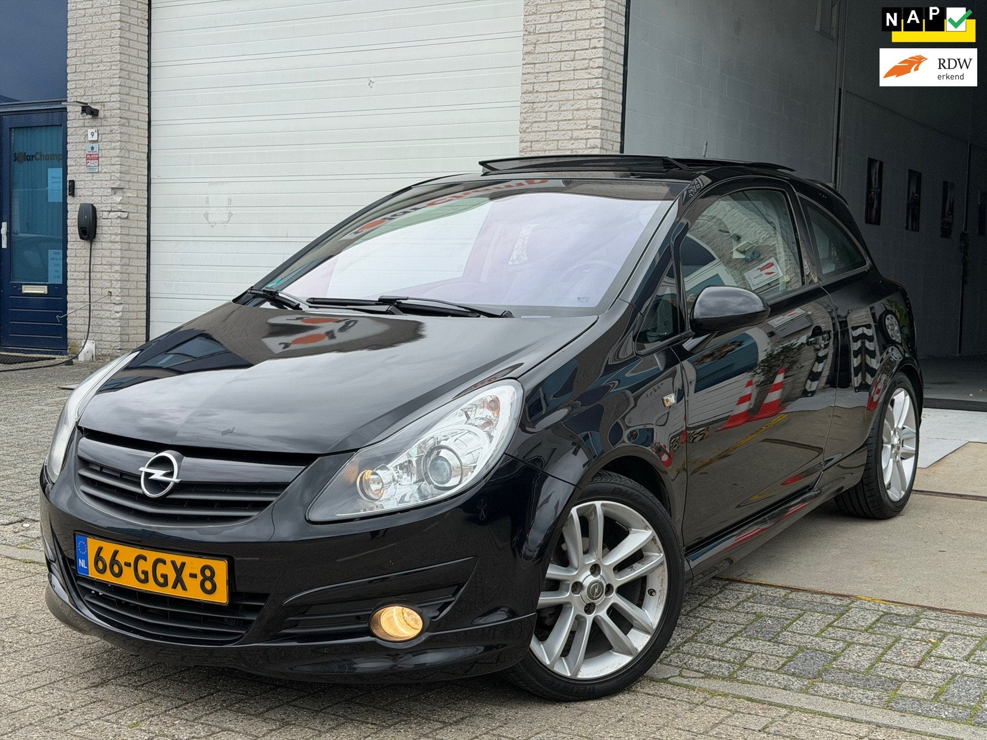 Opel Corsa 1.4-16V/ OPC pakket/ 3drs/ nap/ goed onderhouden/, Voorwielaandrijving, Dealer onderhouden, 4 cilinders, Parkeersensor