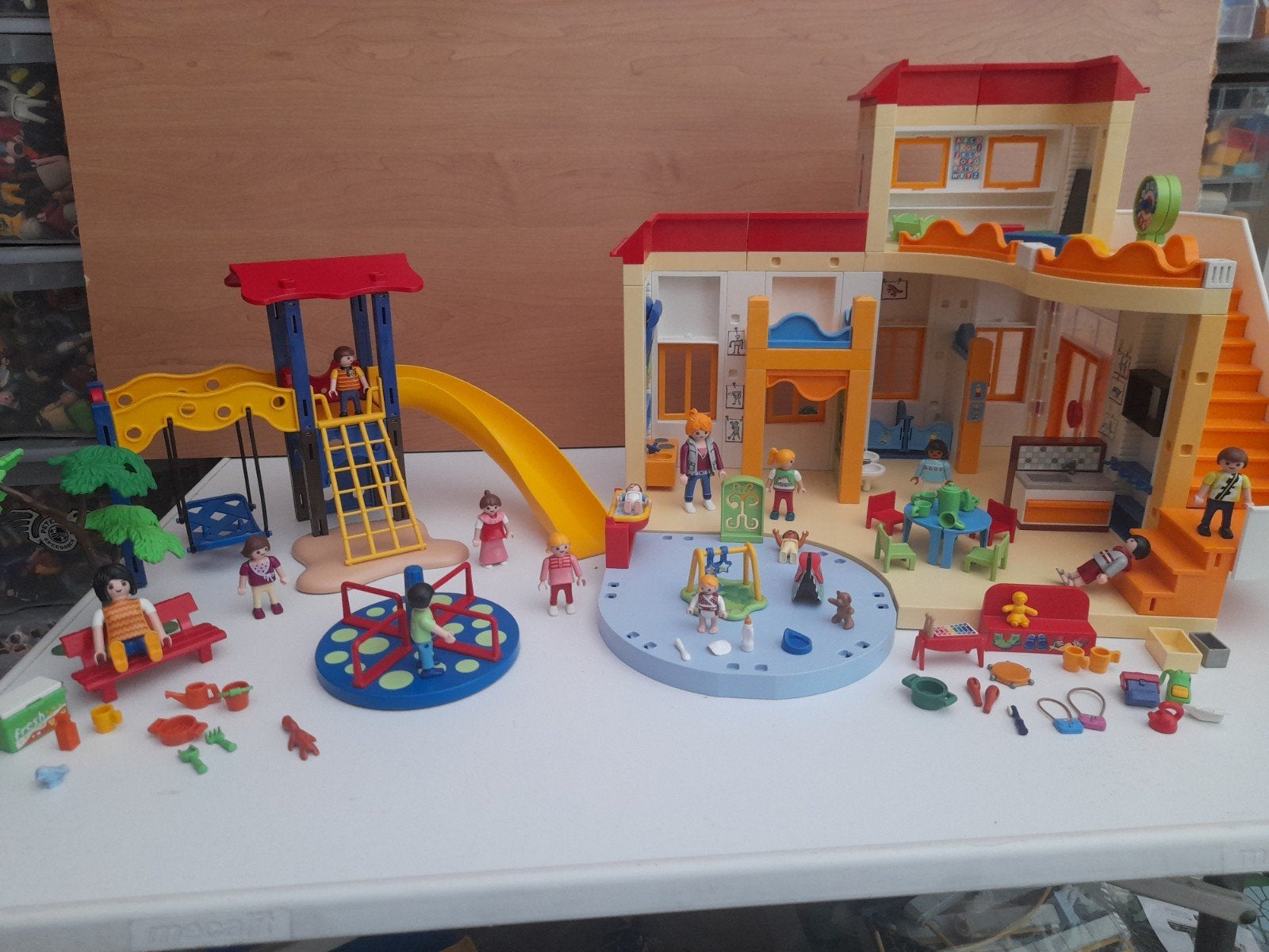 Playmobil kinderdagverblijf en speeltuin, Gebouw, Complete set, Zo goed als nieuw, Family fun
