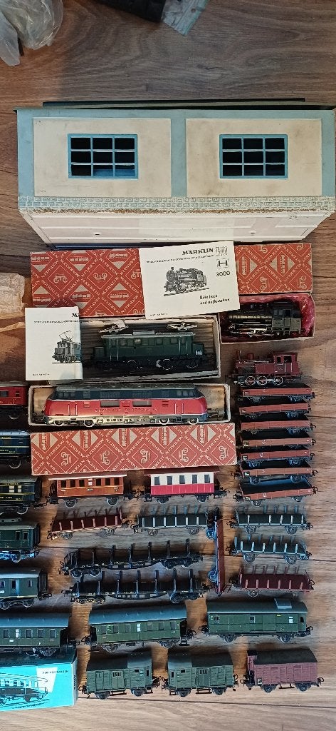 Marklin laatste echte oude treinen en wagons met gebouw., Hobby en Vrije tijd, Wisselstroom, Ophalen of Verzenden, Analoog, Märklin