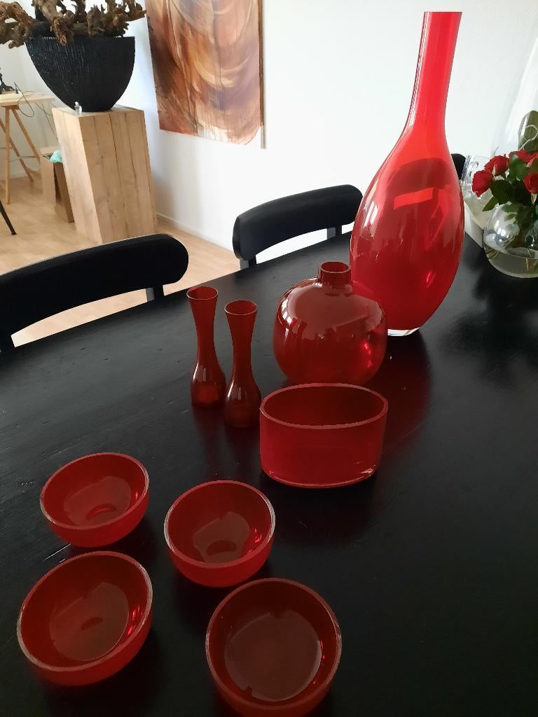 Diverse rode vazen en schaaltjes, 50 tot 75 cm, Ophalen of Verzenden, Rood, Glas