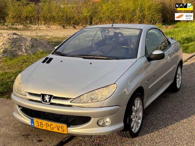 Peugeot 206 CC 1.6-16V Quiksilver Storing Cabriodak! ECC Aud, Auto's, Peugeot, Voorwielaandrijving, Stof, Gebruikt, Zwart