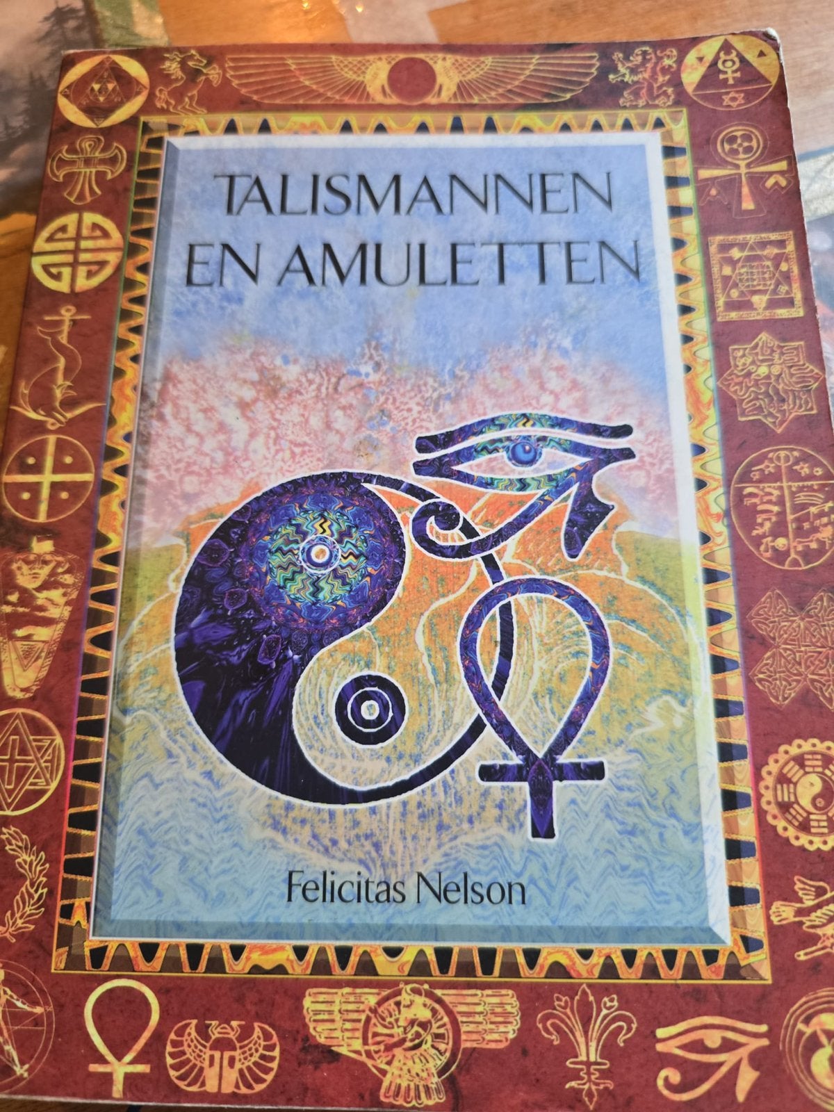 Talismannen en amuletten boek, Boeken, Ophalen, Zo goed als nieuw, Spiritualiteit algemeen, Achtergrond en Informatie