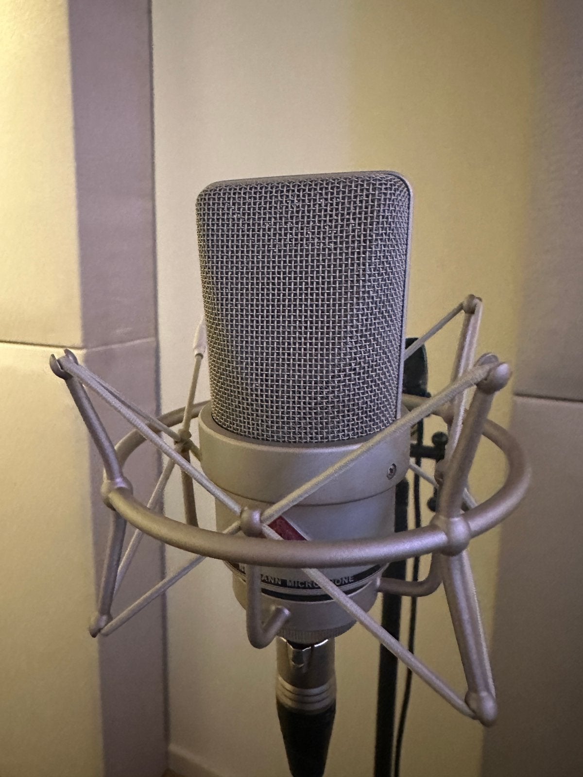 Neumann TLM 103 + originele doos & shockmount, Ophalen of Verzenden, Zo goed als nieuw, Studiomicrofoon