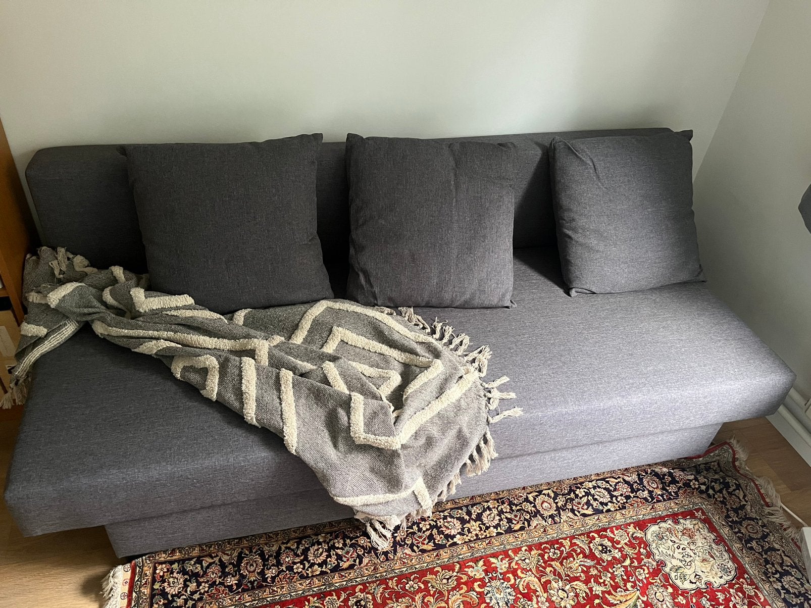 Ikea Älvdalen donkergrijze slaapbank met opbergruimte, Ophalen, Tweepersoons, 140 cm, Zo goed als nieuw