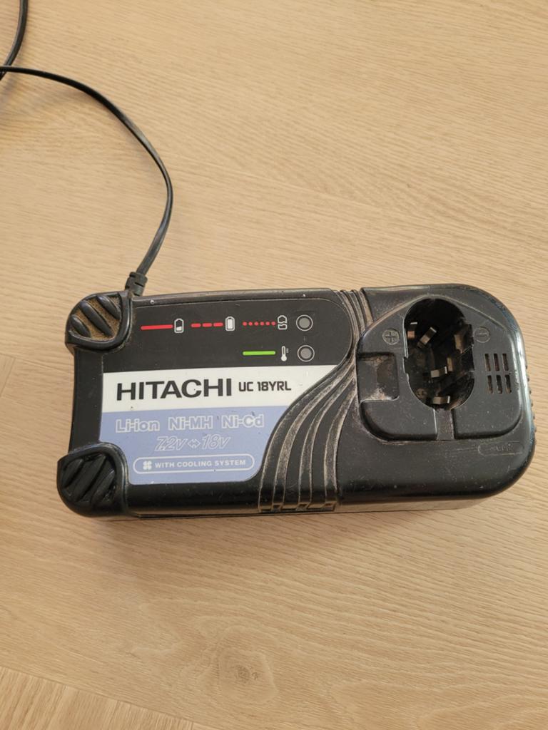 Hitachi Lader UC18YRL, Ophalen of Verzenden, Gebruikt