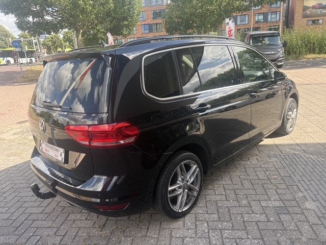 Volkswagen Touran 1.5 TSI Comfortline Business 7p | Navi | T, 12 maanden, 4 cilinders, 7 stoelen, Zwart