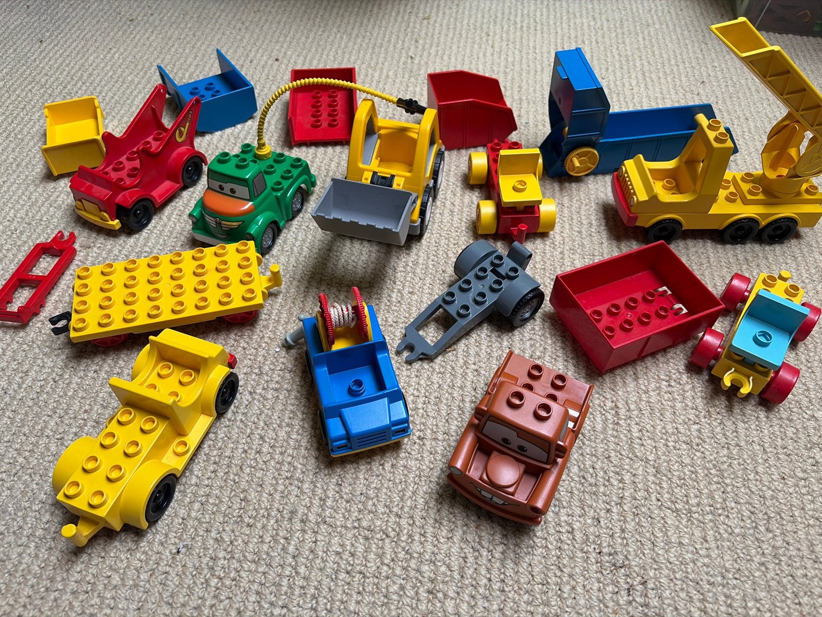 Duplo voertuigen: takelwagen, kiepwagen en meer, Kinderen en Baby's, Speelgoed | Duplo en Lego, Gebruikt, Ophalen of Verzenden