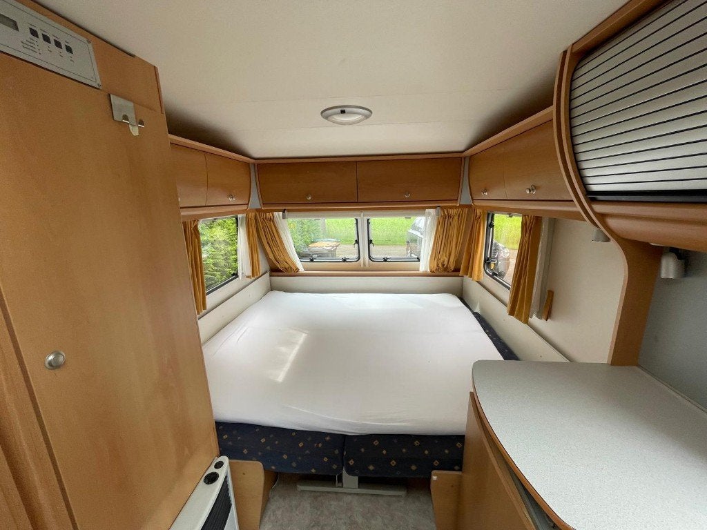 KIP GreyLine 44 EKL caravan (2004) – nette, complete caravan, Caravans en Kamperen, Caravans, Rondzit, Kip, Particulier, 4 tot 5 meter