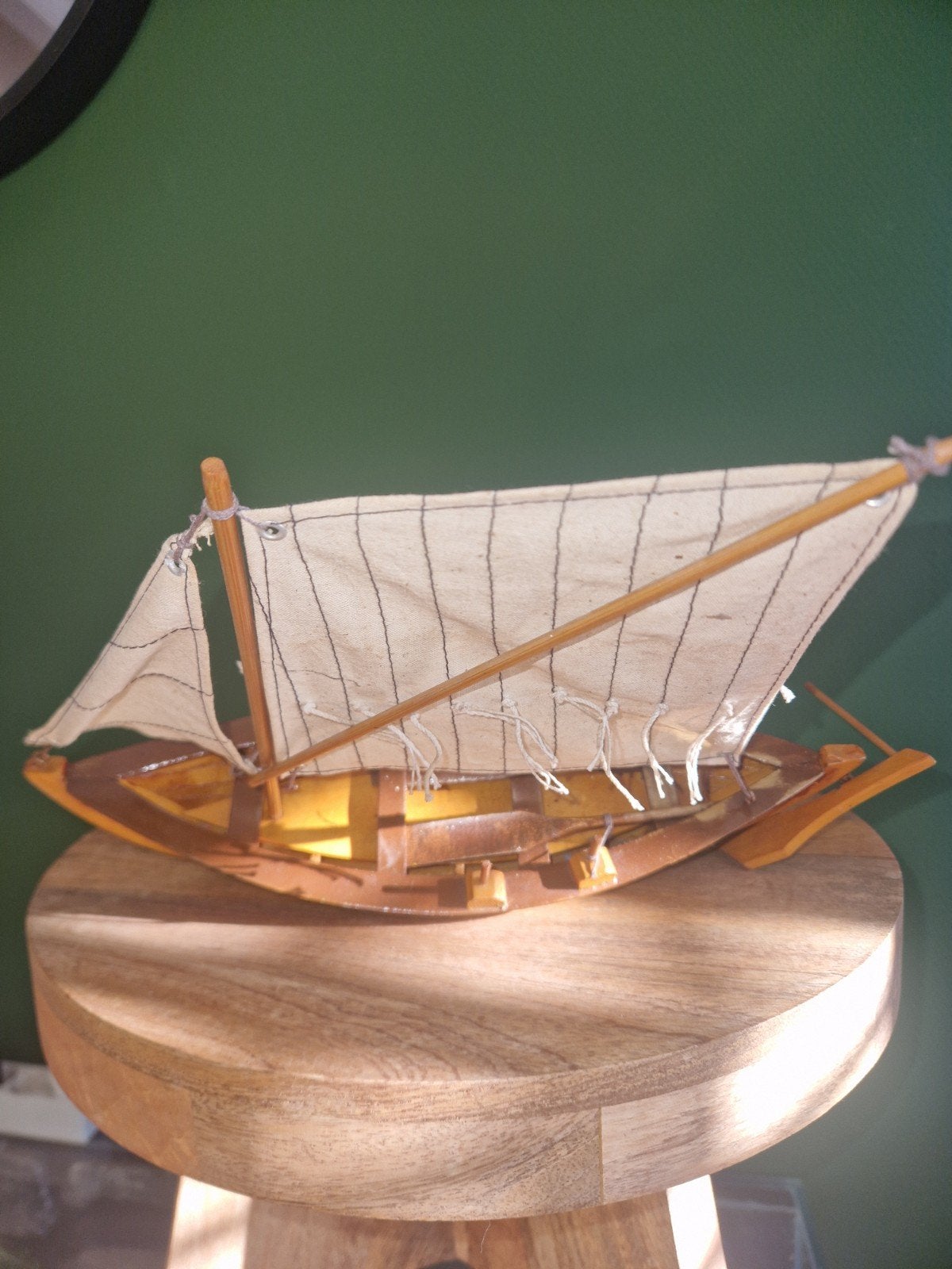 Decoratieve Houten Zeilboot Model - Handgemaakt, Hobby en Vrije tijd, Ophalen of Verzenden, Gebruikt, Groter dan 1:32, Overige merken