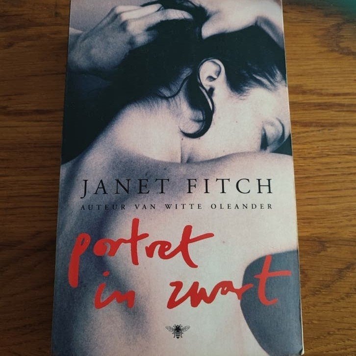 Portret in zwart - Janet Fitch (Auteur van Witte Oleander), Ophalen of Verzenden, Gelezen, Janet Fitch