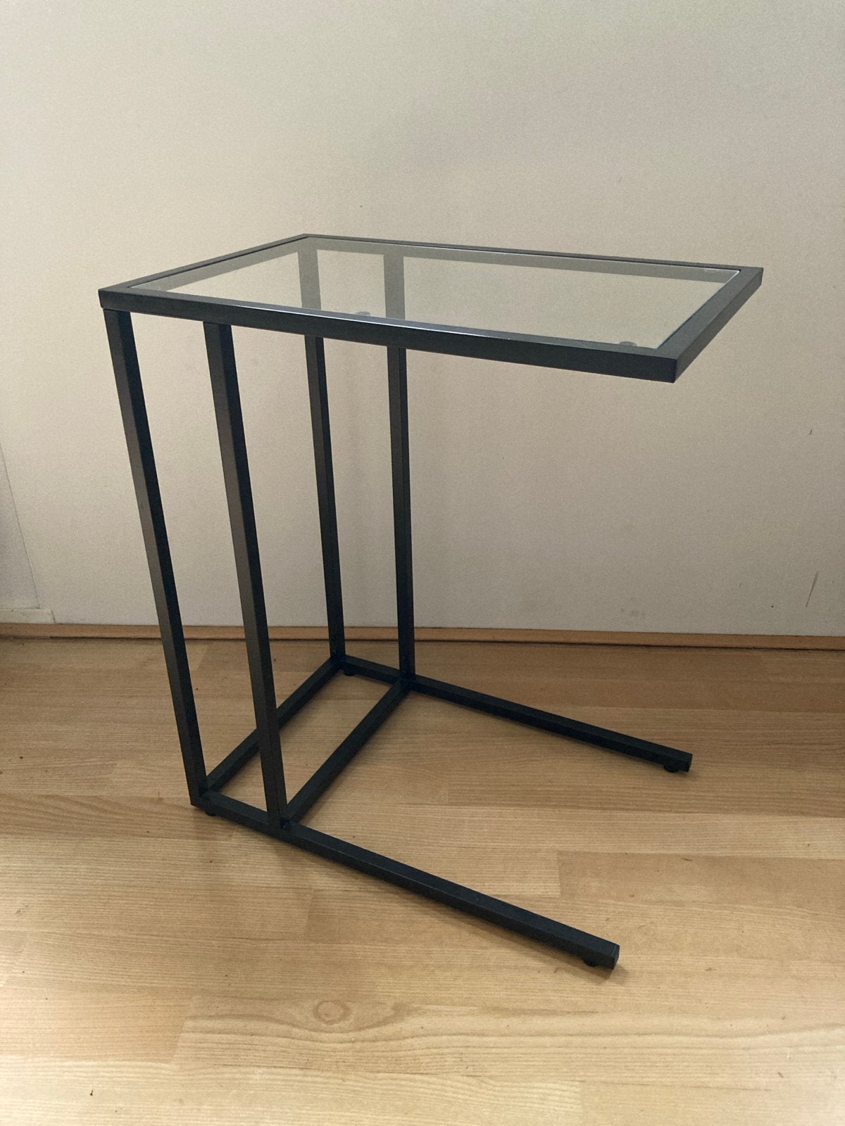 Metalen bijzettafel / laptoptafel met glazen blad, Huis en Inrichting, Tafels | Bijzettafels, Ophalen, Minder dan 55 cm, Gebruikt
