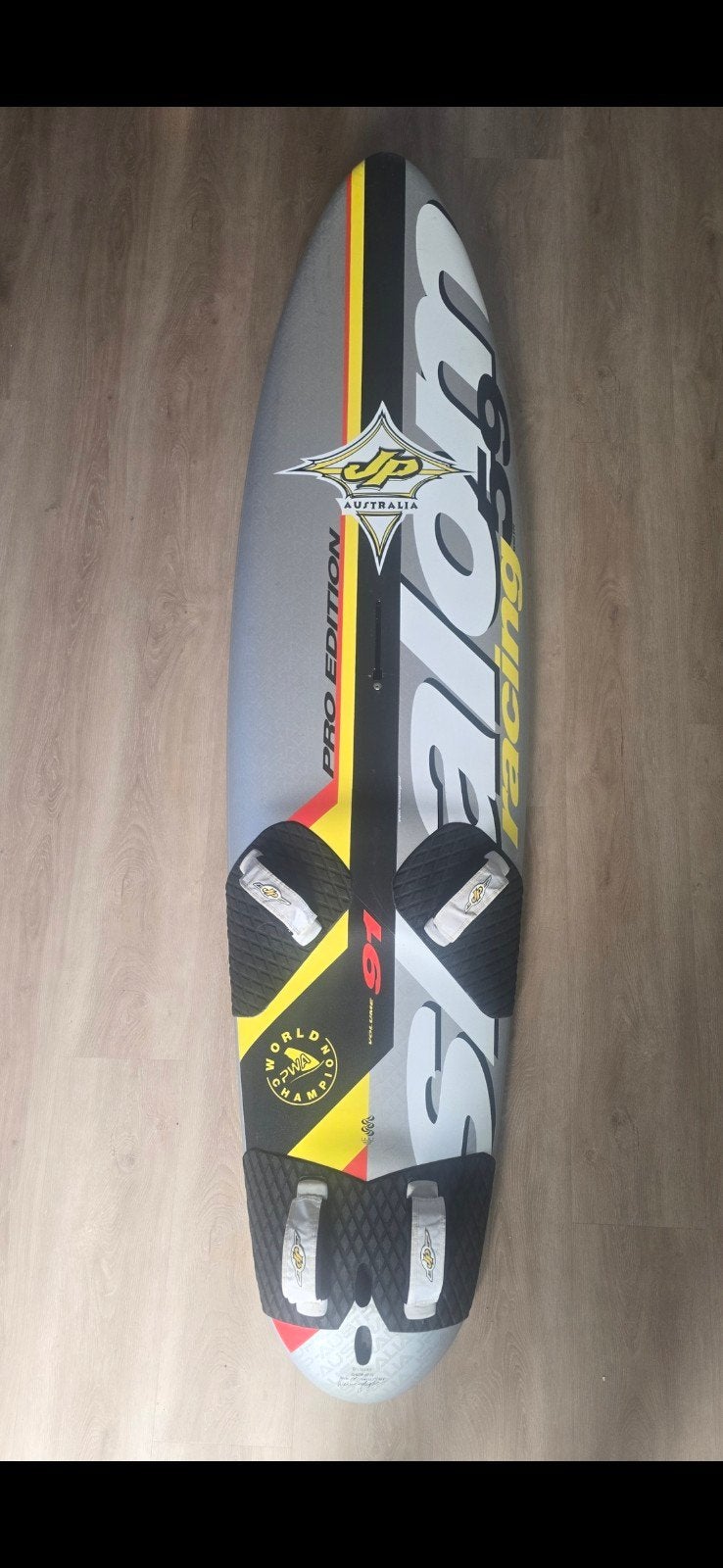 JP Australia Slalom VII 59 Windsurfplank Pro Edition, Watersport en Boten, Windsurfen, Met voetbanden, Gebruikt, Minder dan 250 cm
