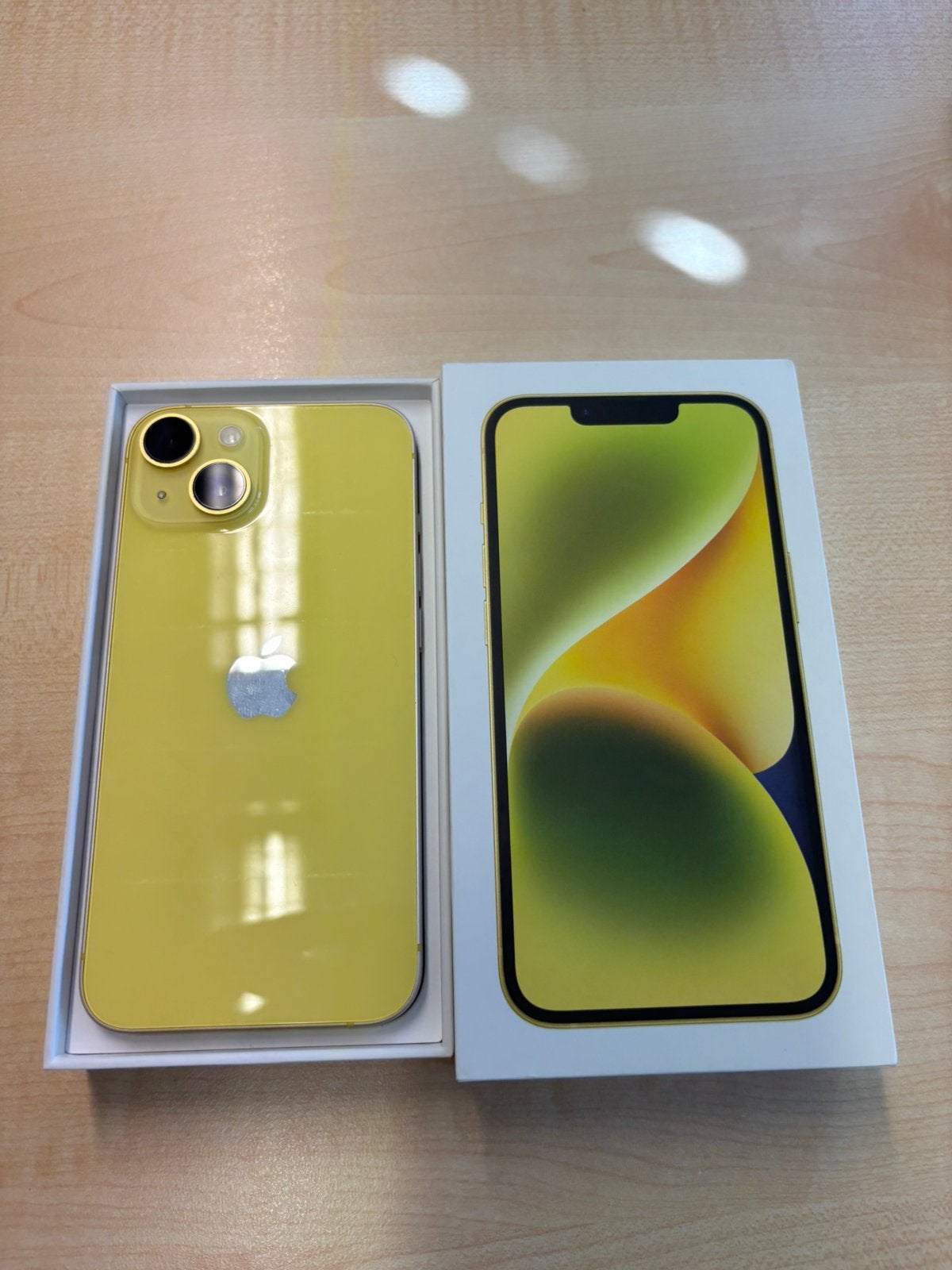 IPhone 14 256GB, Geel, Zo goed als nieuw, 84 %, Zonder simlock