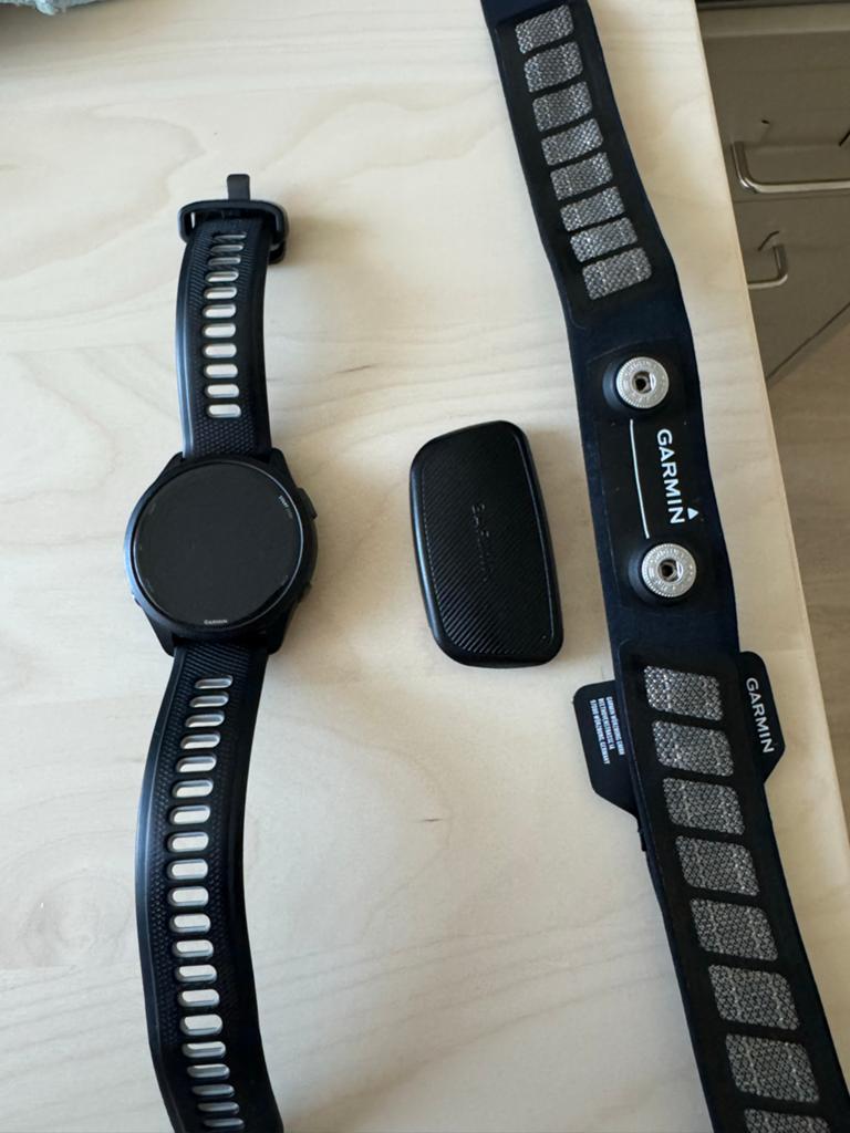 Garmin Forerunner 265 Zwart met Garmin HRM Dual hartslagband, Zwart, Ophalen of Verzenden, Zo goed als nieuw, Waterdicht