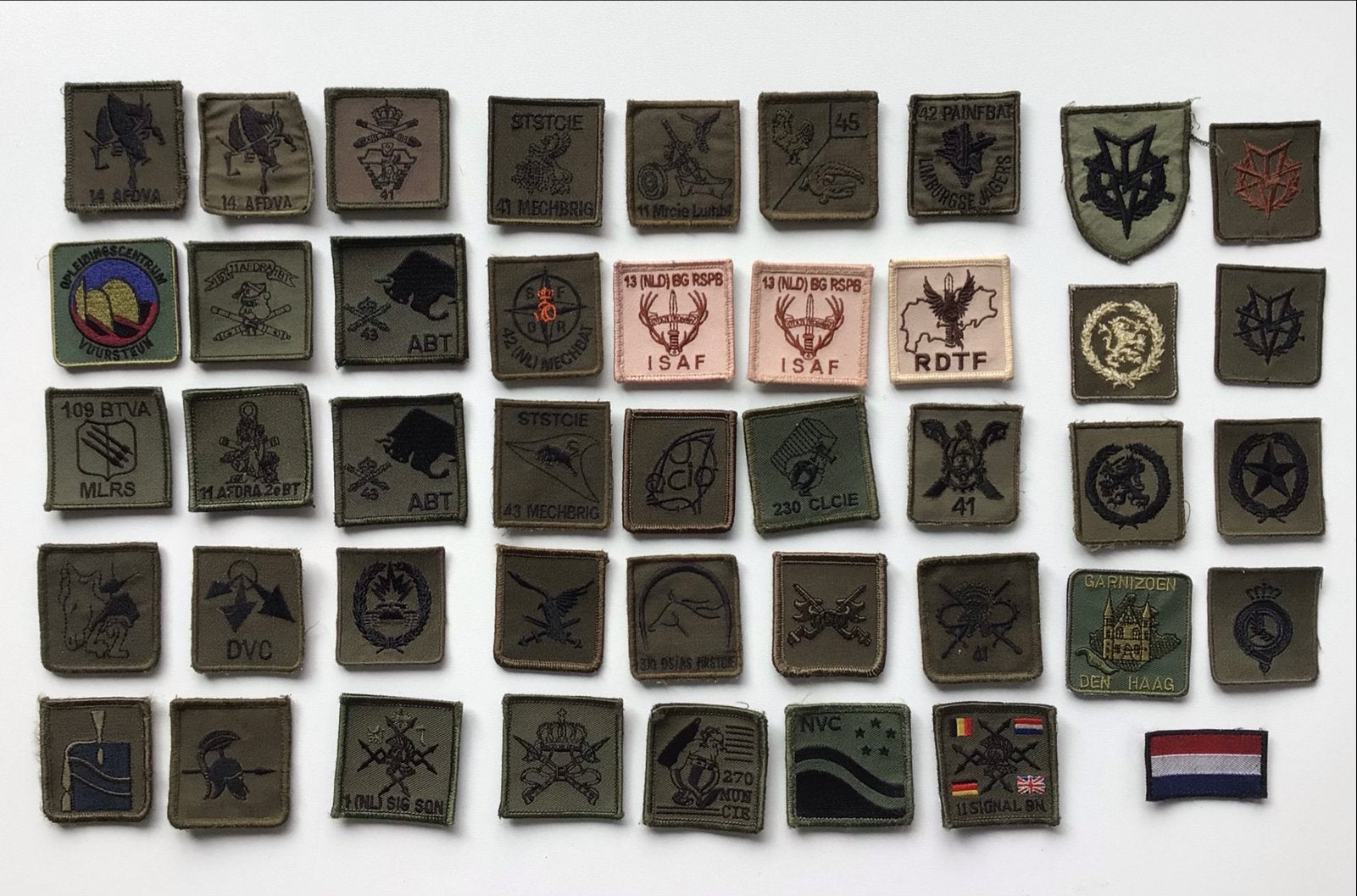 Borstemblemen Landmacht - Diverse eenheden, Verzamelen, Militaria | Algemeen, Ophalen of Verzenden, Landmacht, Nederland, Embleem of Badge