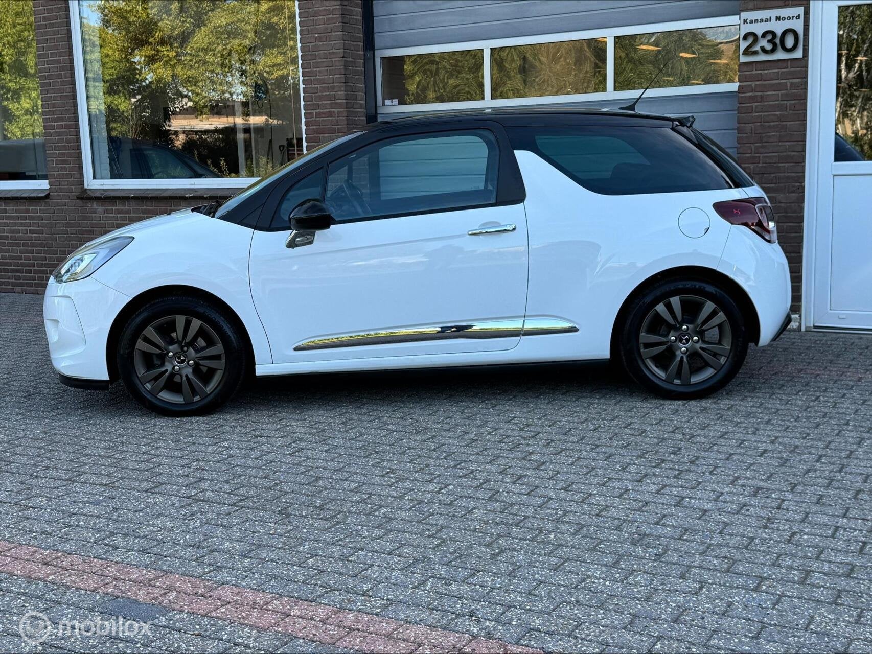 Ds 3 1.2 PureTech So Chic NAVI/AIRCO/CRUISE.CONTROL, Auto's, Voorwielaandrijving, Gebruikt, 1199 cc, 82 pk