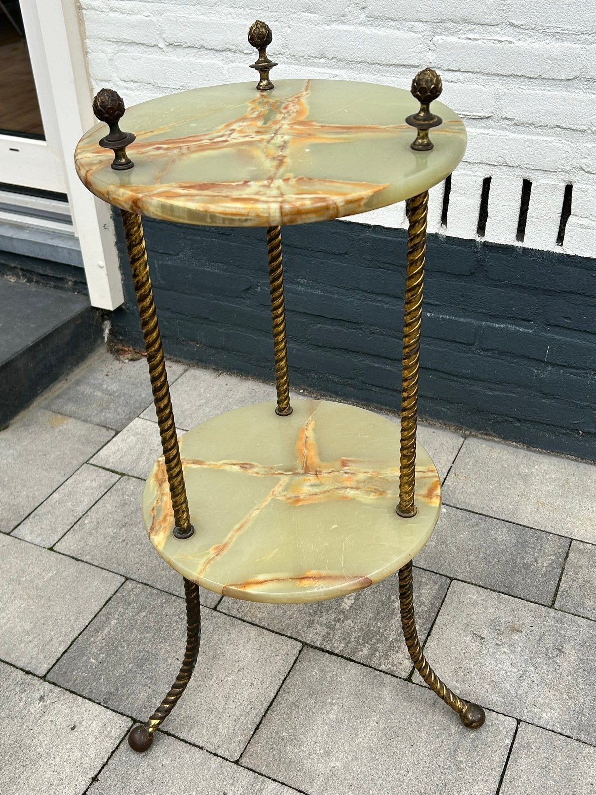 Vintage Twee-laags Bijzettafel Groen Onyx & Gedraaid Messing, Huis en Inrichting, Tafels | Bijzettafels, Ophalen, Overige materialen