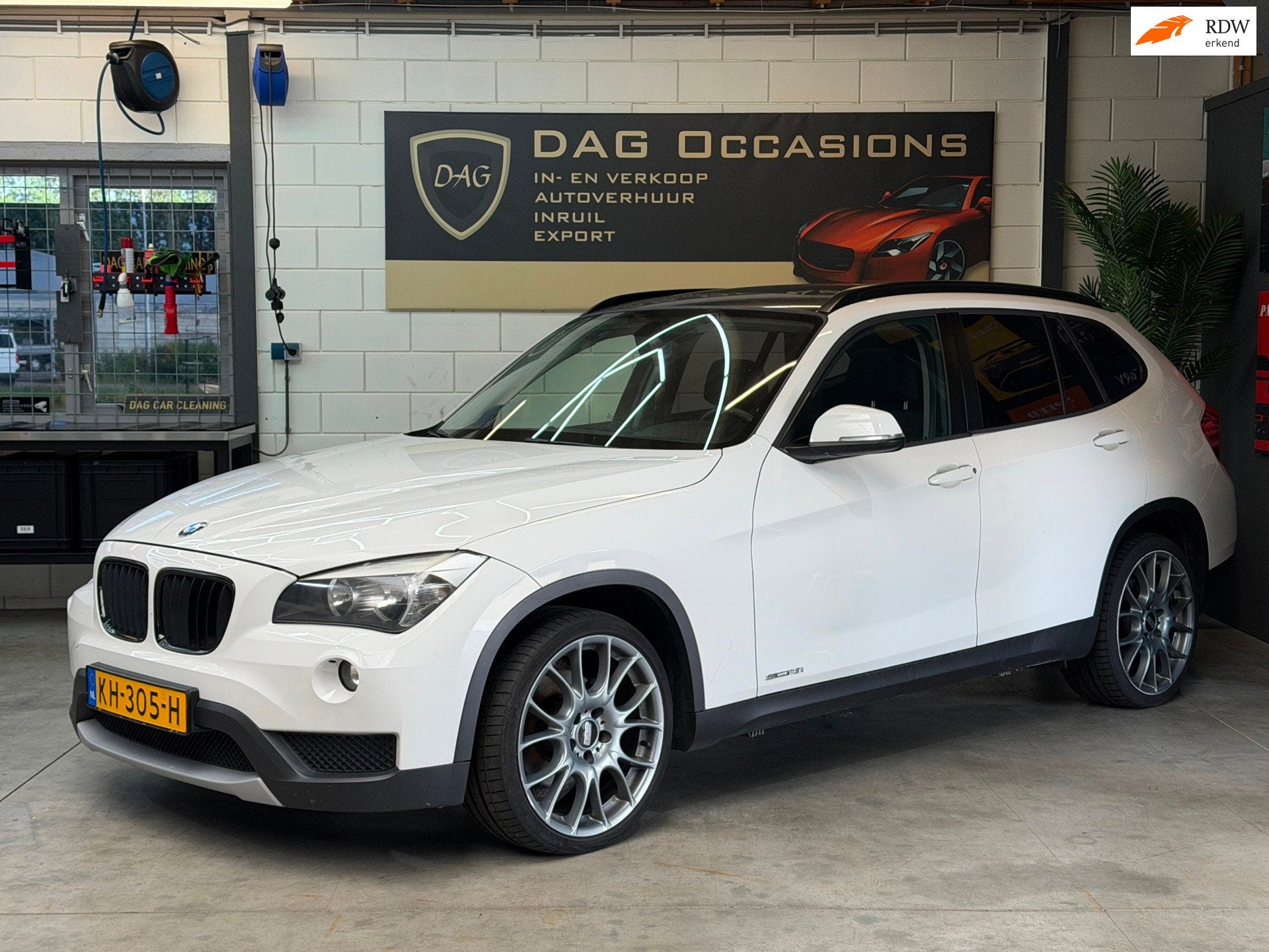 BMW X1 SDrive18i AUTOMAAT|PANO|NAVI|CRUISE|PDC, Auto's, BMW, Euro 5, 4 cilinders, Wit, Grijs