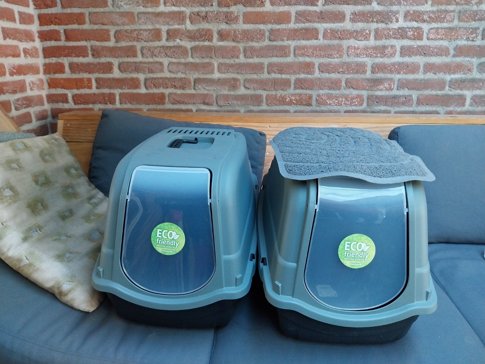 2 kattenbakken met 1 gritmatje, Ophalen, Zo goed als nieuw, Gesloten