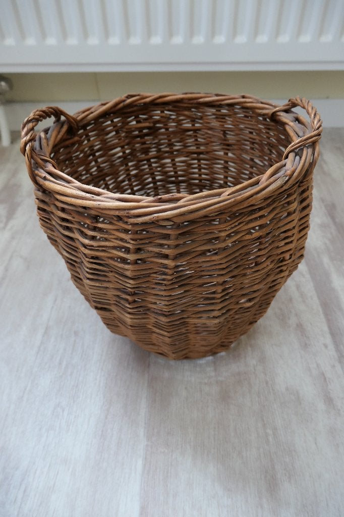 Rieten mandje, Huis en Inrichting, Woonaccessoires | Schalen en Manden, Mand, Rond, Ophalen of Verzenden, Zo goed als nieuw